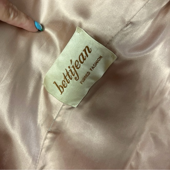 Vintage 50's/60's Tan Bettyjean Furred Fashion Fur Collar Coat with Flaws - Picture 15 of 16